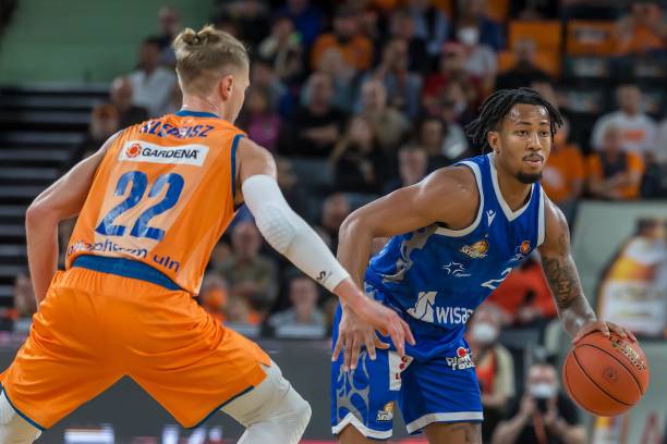 在动荡赛季 在动荡赛季