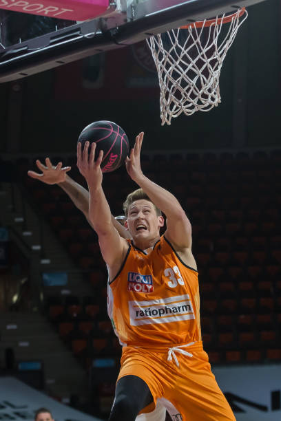 既展现了球 既展现了球